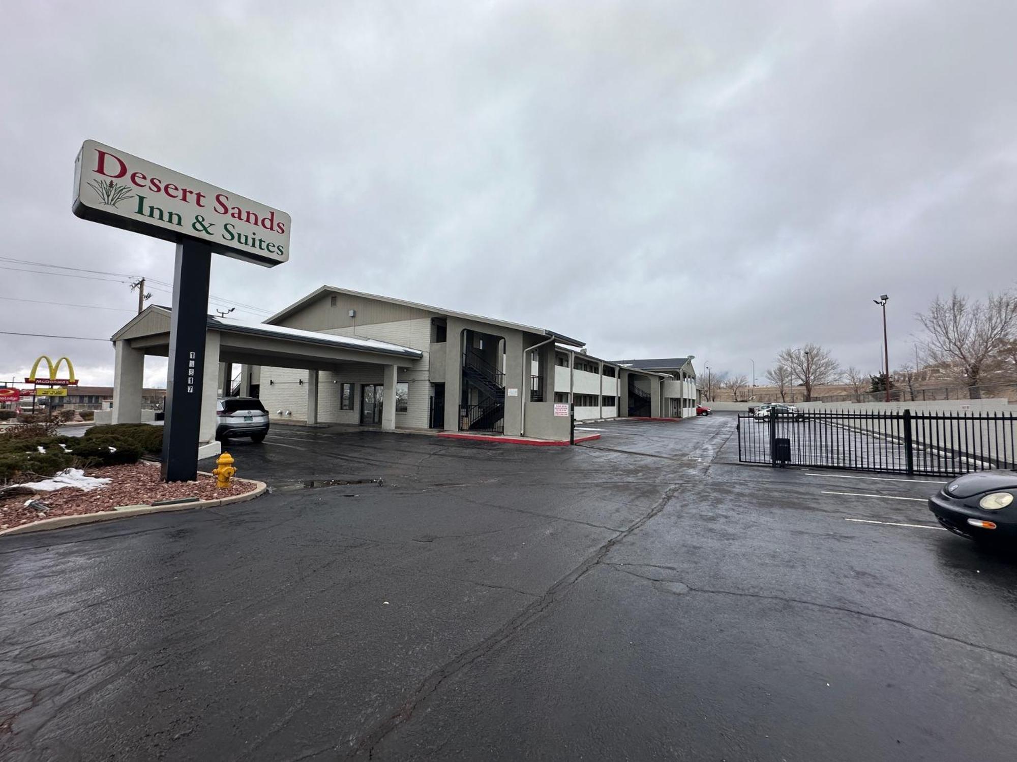 Desert Sands Inn & Suites Albuquerque Exterior photo