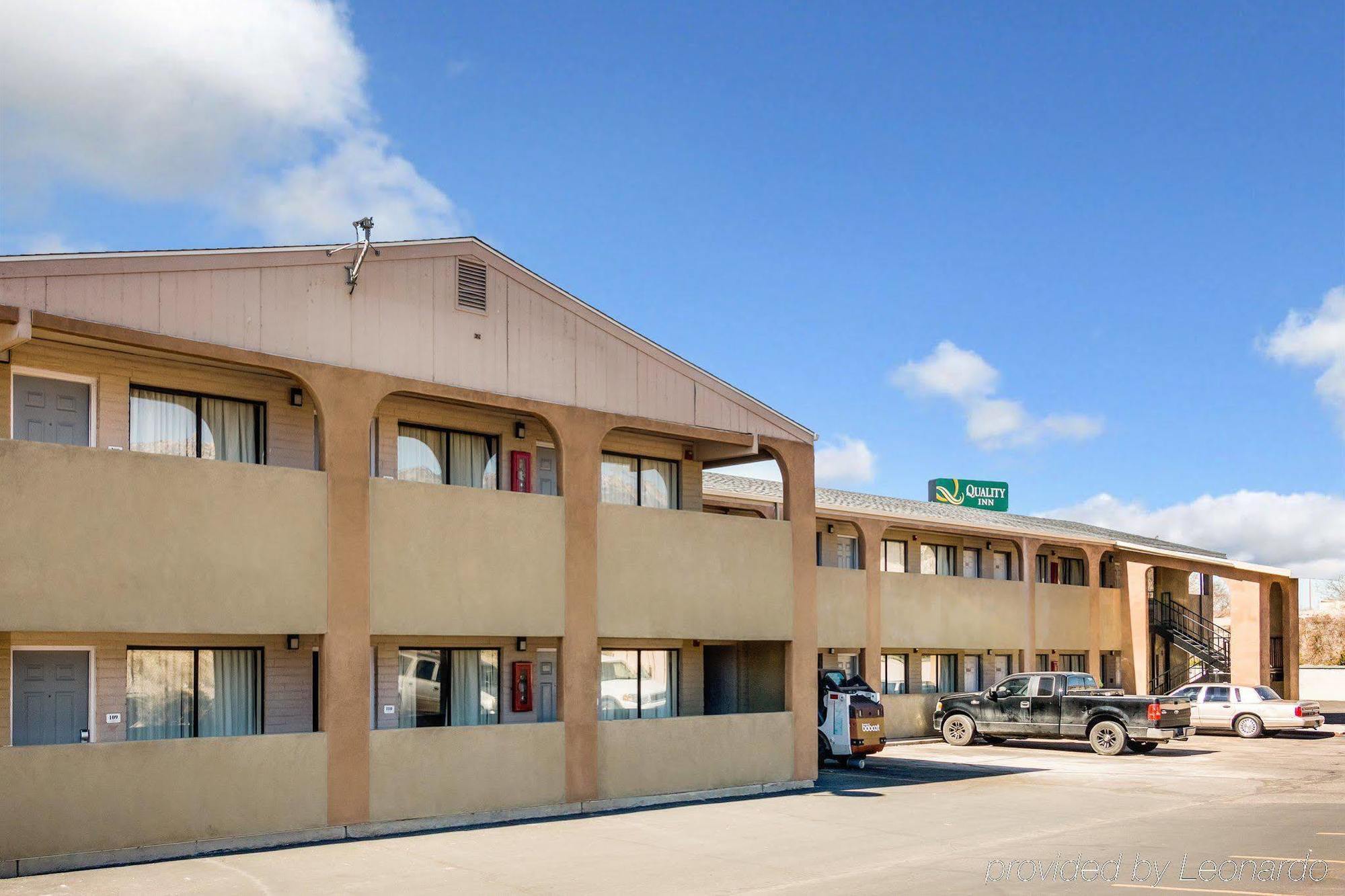 Desert Sands Inn & Suites Albuquerque Exterior photo